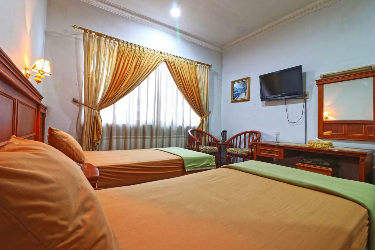 Hotel Sumatera Medan Exterior photo